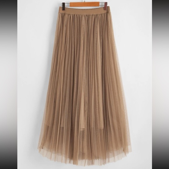 Dresses & Skirts - Boho khaki pleated mesh skirt